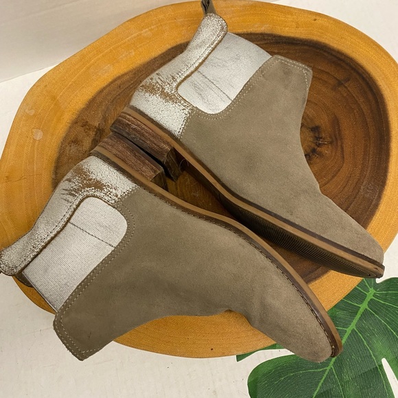 Toms Leather Rustic Distressed Silver Accent Slip On Booties - Picture 7 of 10